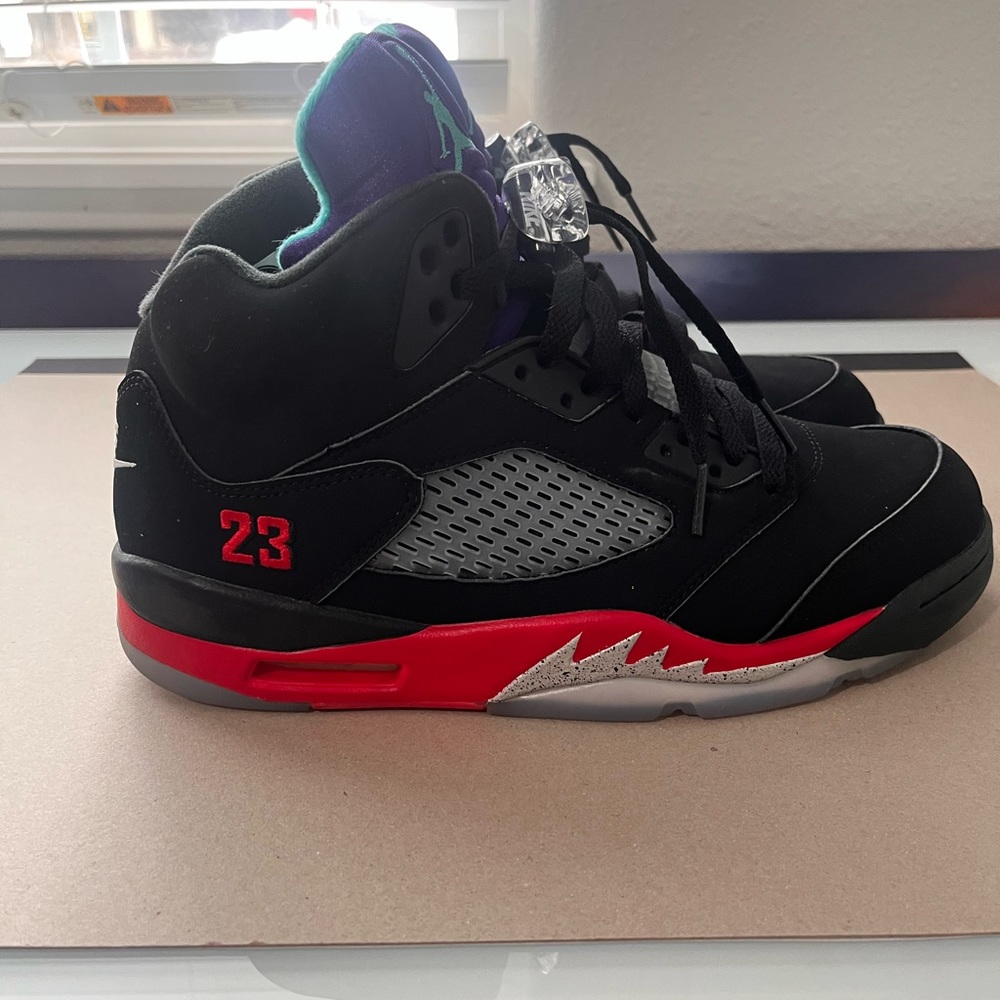 Air Jordan 5 Retro Black, New Emerald, Fire Red